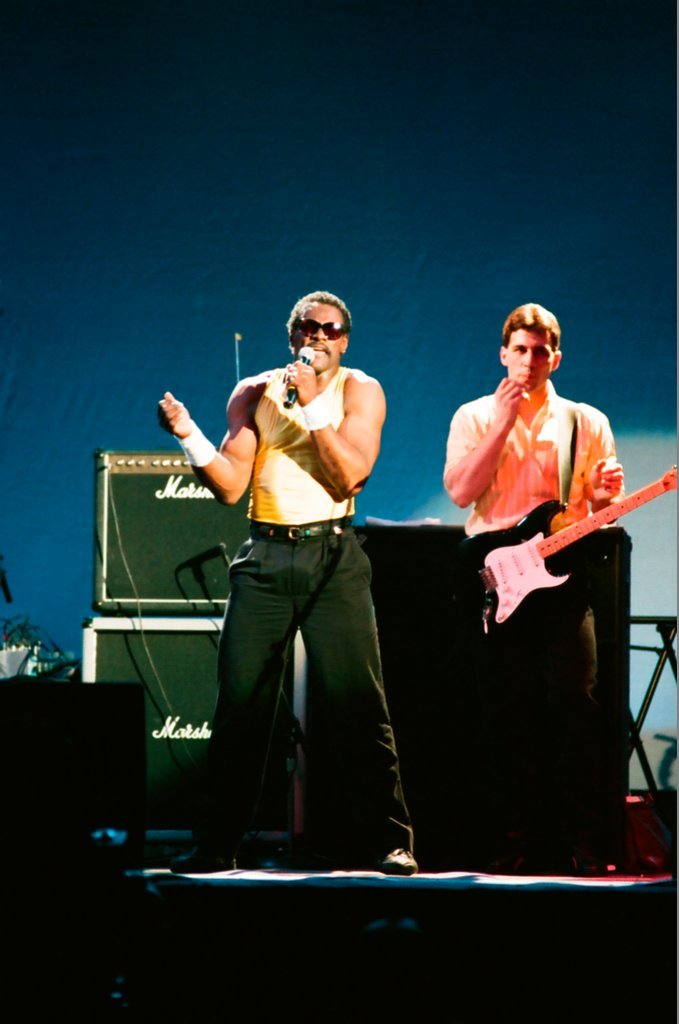 Walter Payton plays drums at UIC Pavilion - Barry Jarvinen for Chicago Sun-Times