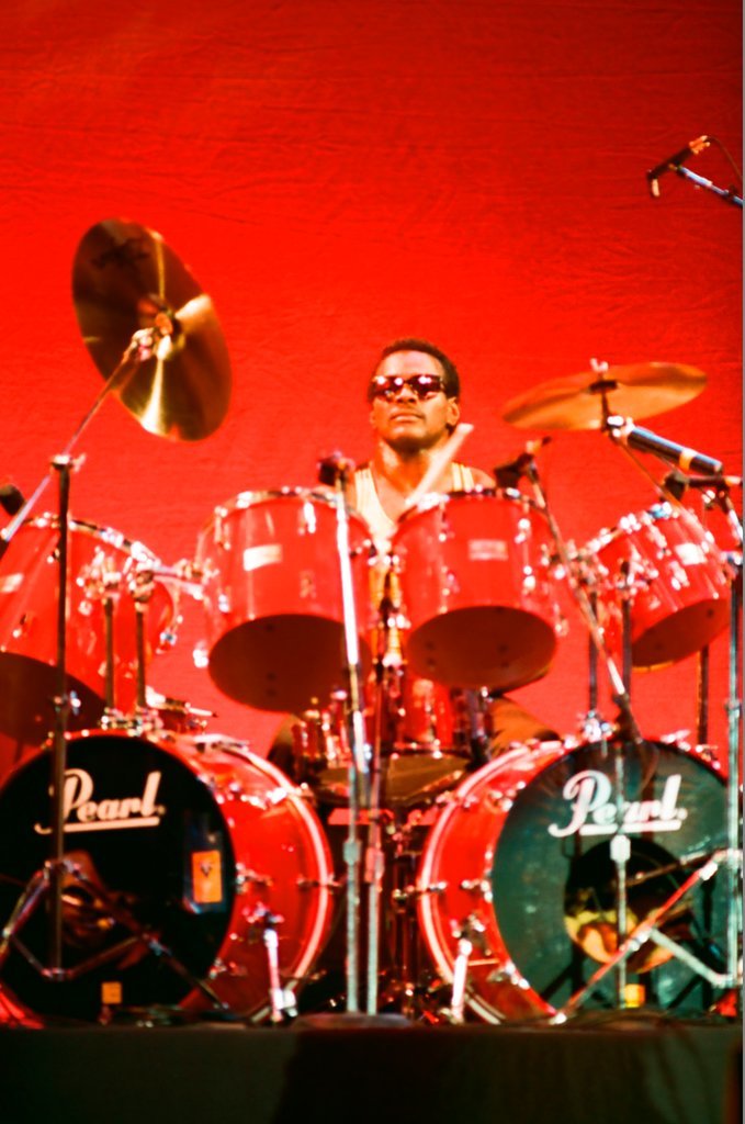 Walter Payton plays drums at UIC Pavilion - Barry Jarvinen for Chicago Sun-Times