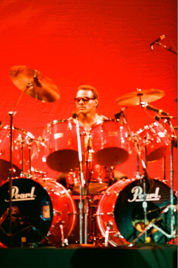 Walter Payton plays drums at UIC Pavilion - Barry Jarvinen for Chicago Sun-Times