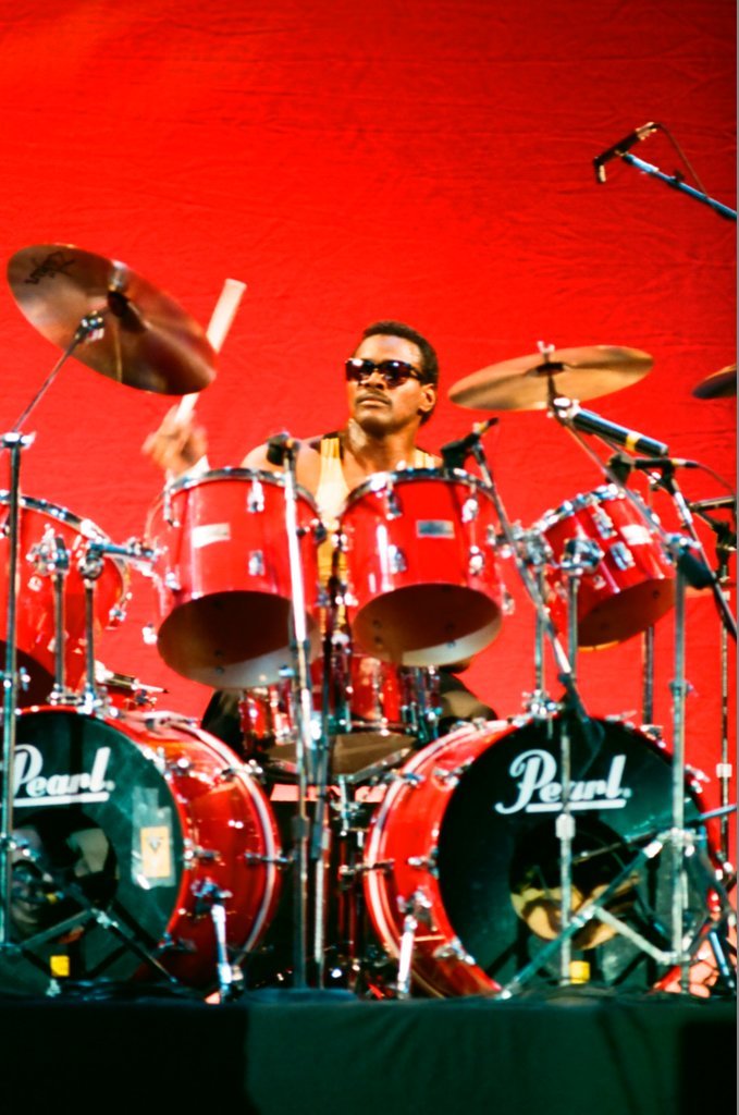 Walter Payton plays drums at UIC Pavilion - Barry Jarvinen for Chicago Sun-Times