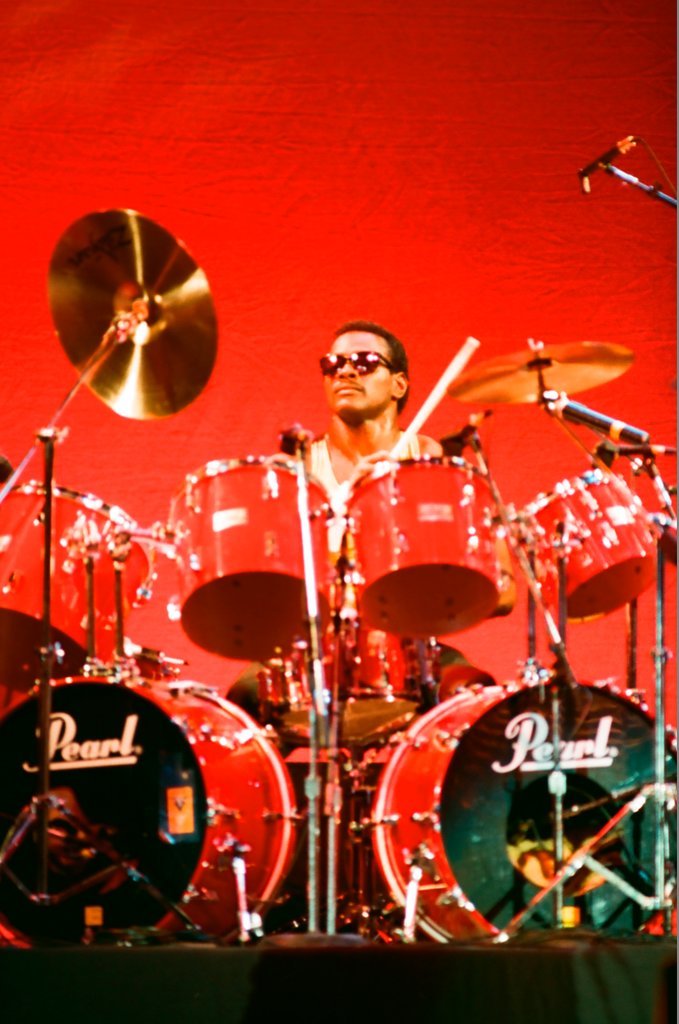 Walter Payton plays drums at UIC Pavilion - Barry Jarvinen for Chicago Sun-Times
