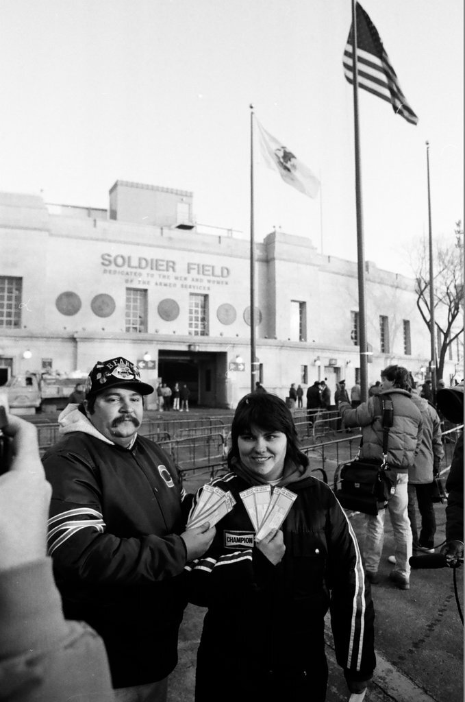 Chicago Bears fans line up for playoff tickets - James (Jim) Klepitsch for Chicago Sun-Times