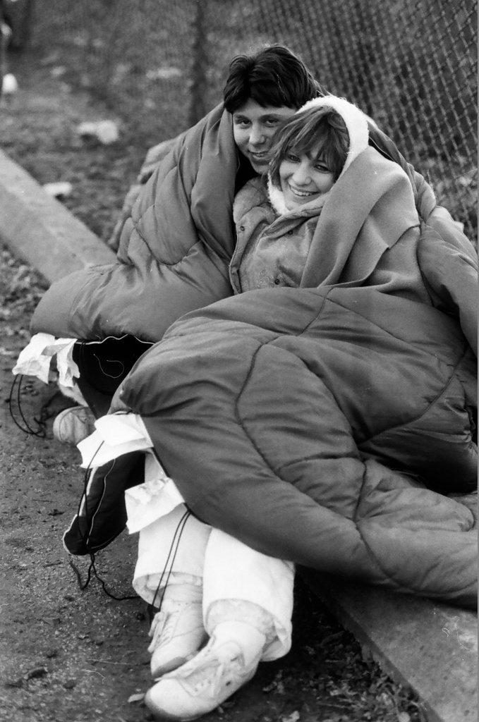 Chicago Bears fans line up for playoff tickets - James (Jim) Klepitsch for Chicago Sun-Times
