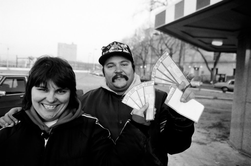 Chicago Bears fans line up for playoff tickets - James (Jim) Klepitsch for Chicago Sun-Times