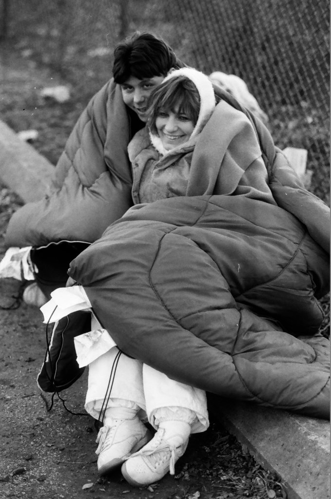 Chicago Bears fans line up for playoff tickets - James (Jim) Klepitsch for Chicago Sun-Times