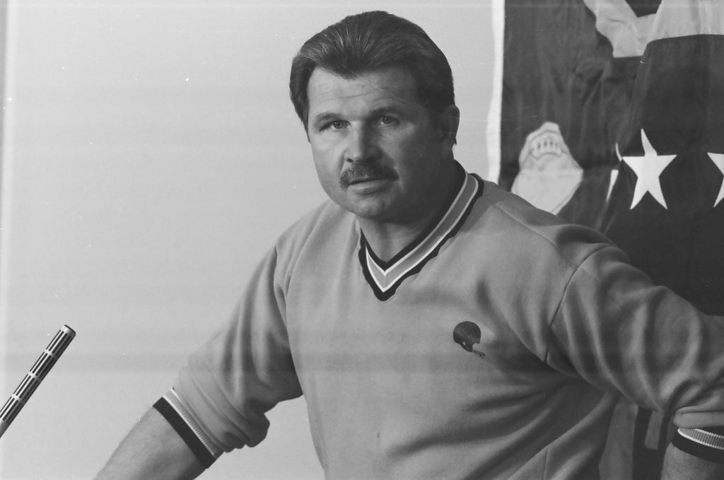Mike Ditka holds press conference - Bob Ringham for Chicago Sun-Times
