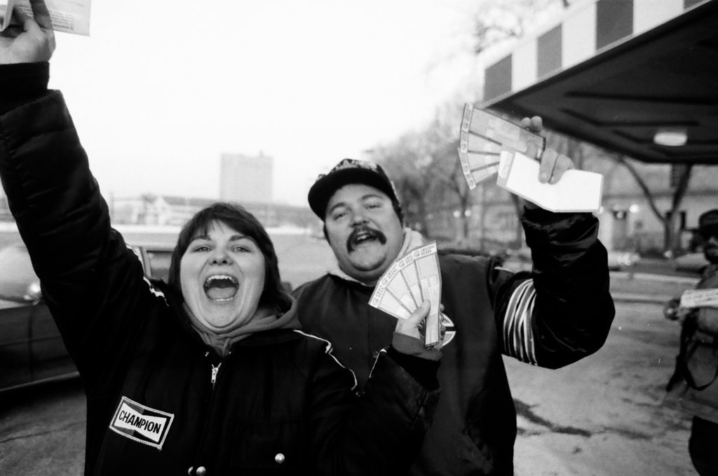 Chicago Bears fans line up for playoff tickets - James (Jim) Klepitsch for Chicago Sun-Times