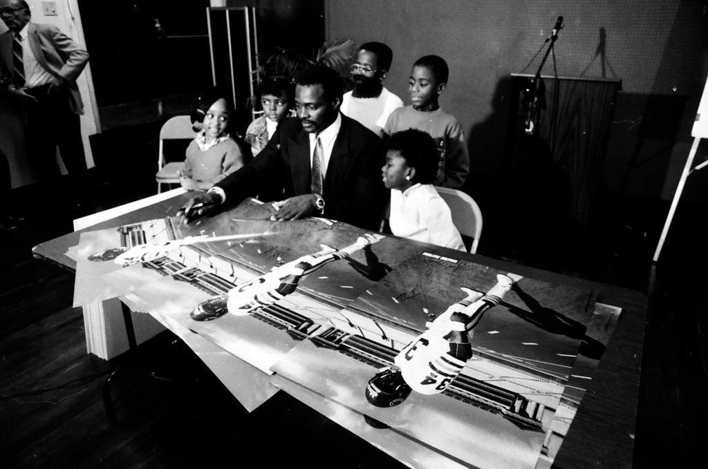 Walter Payton kicks off poster campaign benefiting Better Boys Foundation - Jack Lenahan for Chicago Sun-Times