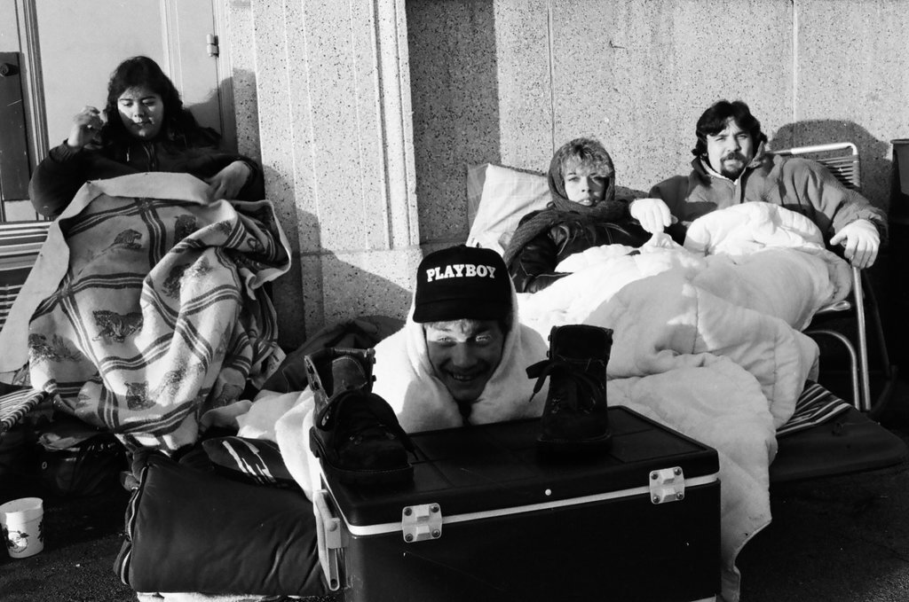Chicago Bears fans line up for playoff tickets - Al Podgorski for Chicago Sun-Times