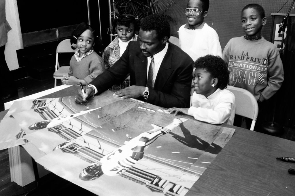 Walter Payton kicks off poster campaign benefiting Better Boys Foundation - Jack Lenahan for Chicago Sun-Times