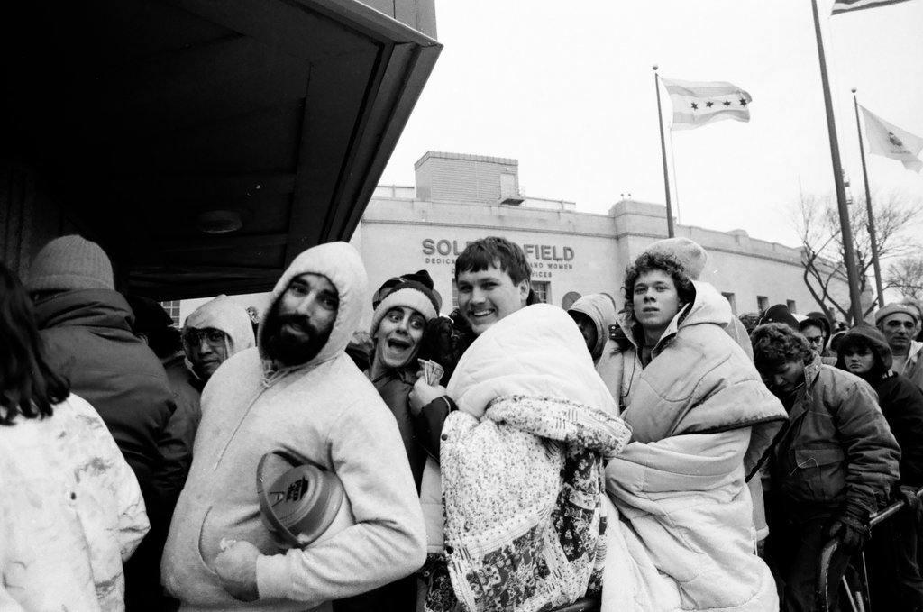 Chicago Bears fans line up for playoff tickets - Nancy Stuenkel for Chicago Sun-Times