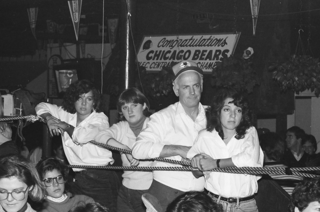 Bears fans at Ultimate Sports Bar - Don Bierman for Chicago Sun-Times