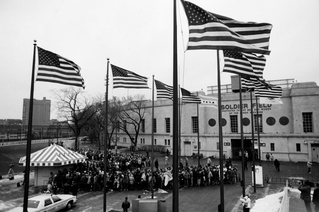 Chicago Bears fans line up for playoff tickets - Nancy Stuenkel for Chicago Sun-Times