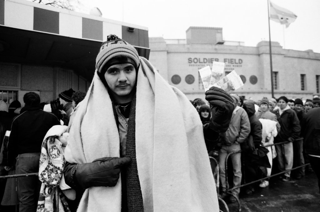 Chicago Bears fans line up for playoff tickets - Nancy Stuenkel for Chicago Sun-Times