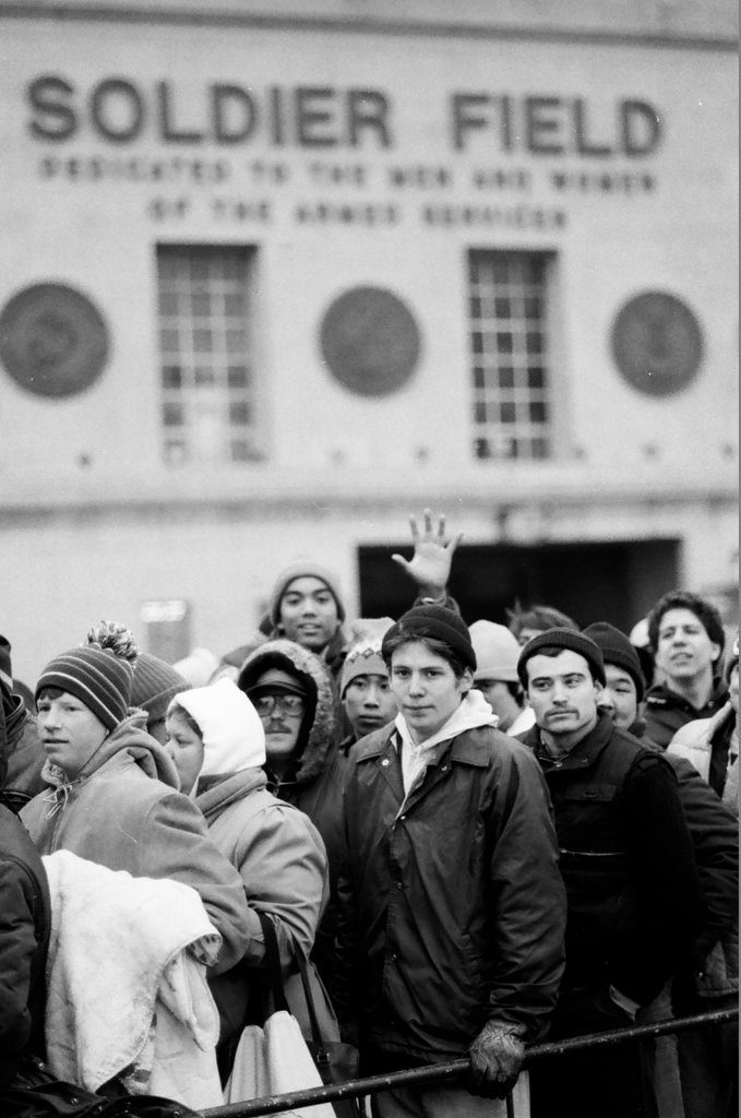 Chicago Bears fans line up for playoff tickets - Nancy Stuenkel for Chicago Sun-Times
