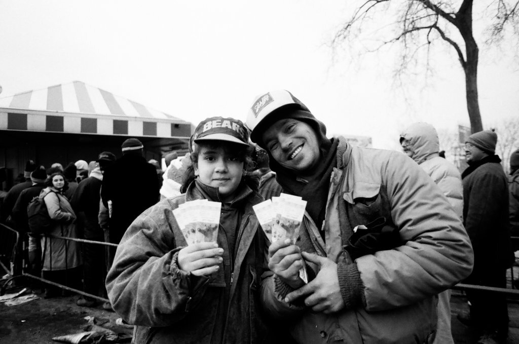 Chicago Bears fans line up for playoff tickets - Nancy Stuenkel for Chicago Sun-Times