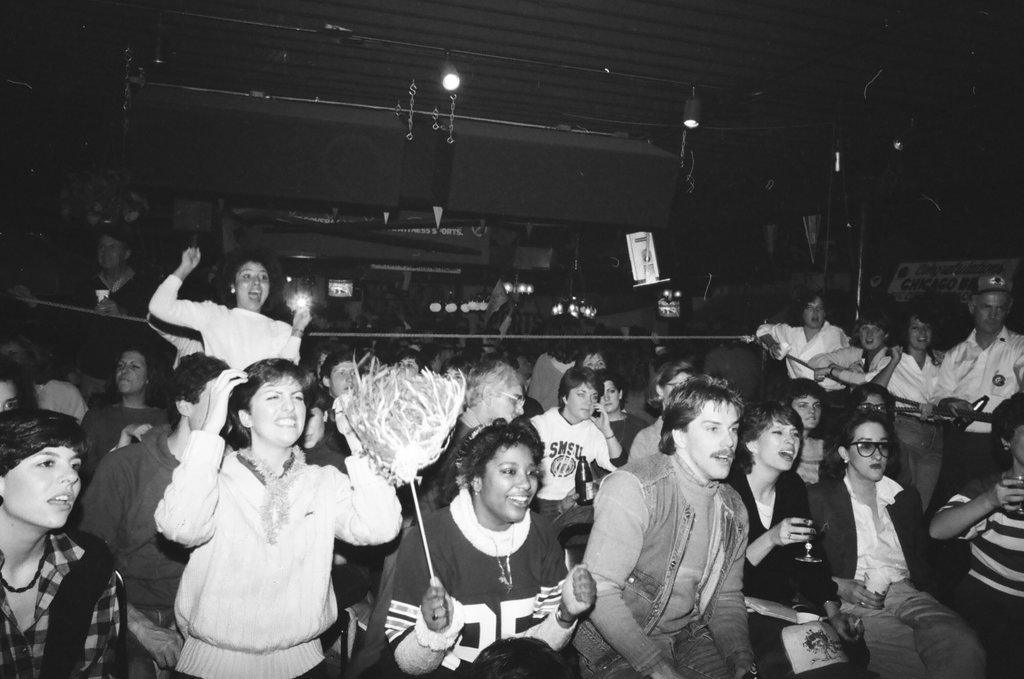 Bears fans at Ultimate Sports Bar - Don Bierman for Chicago Sun-Times