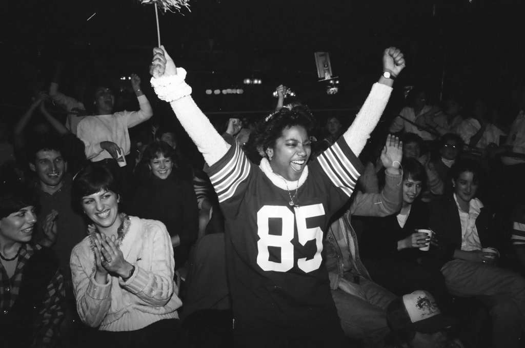 Bears fans at Ultimate Sports Bar - Don Bierman for Chicago Sun-Times