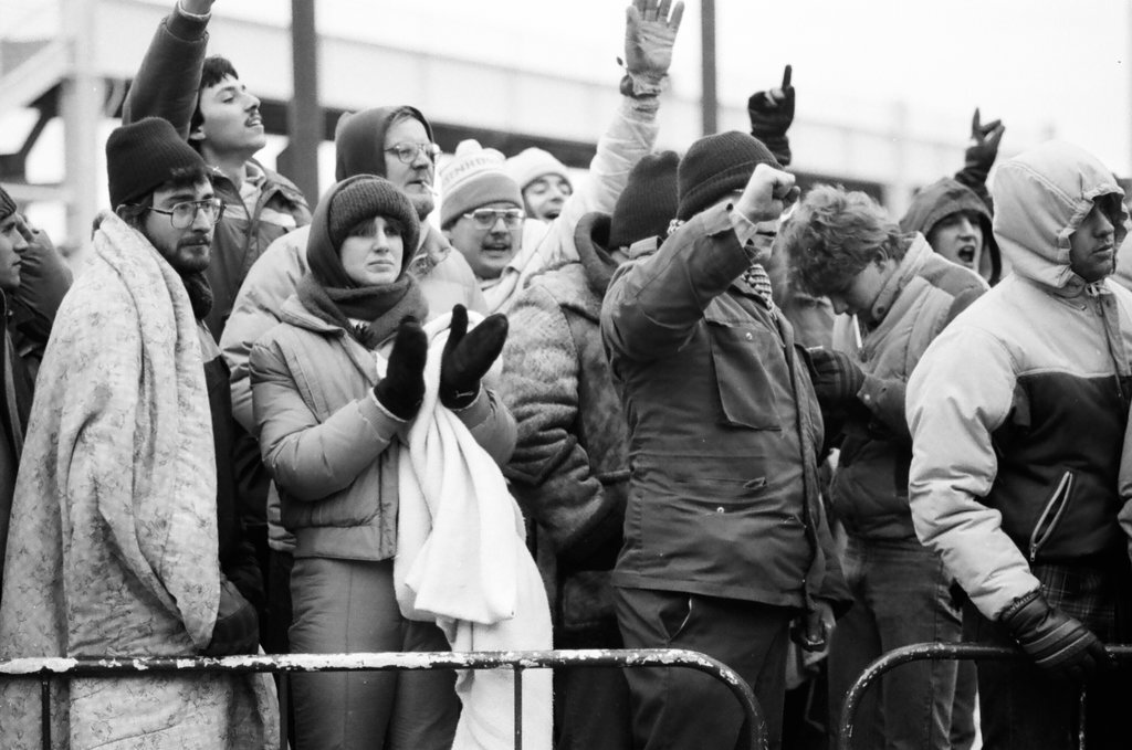 Chicago Bears fans line up for playoff tickets - Nancy Stuenkel for Chicago Sun-Times