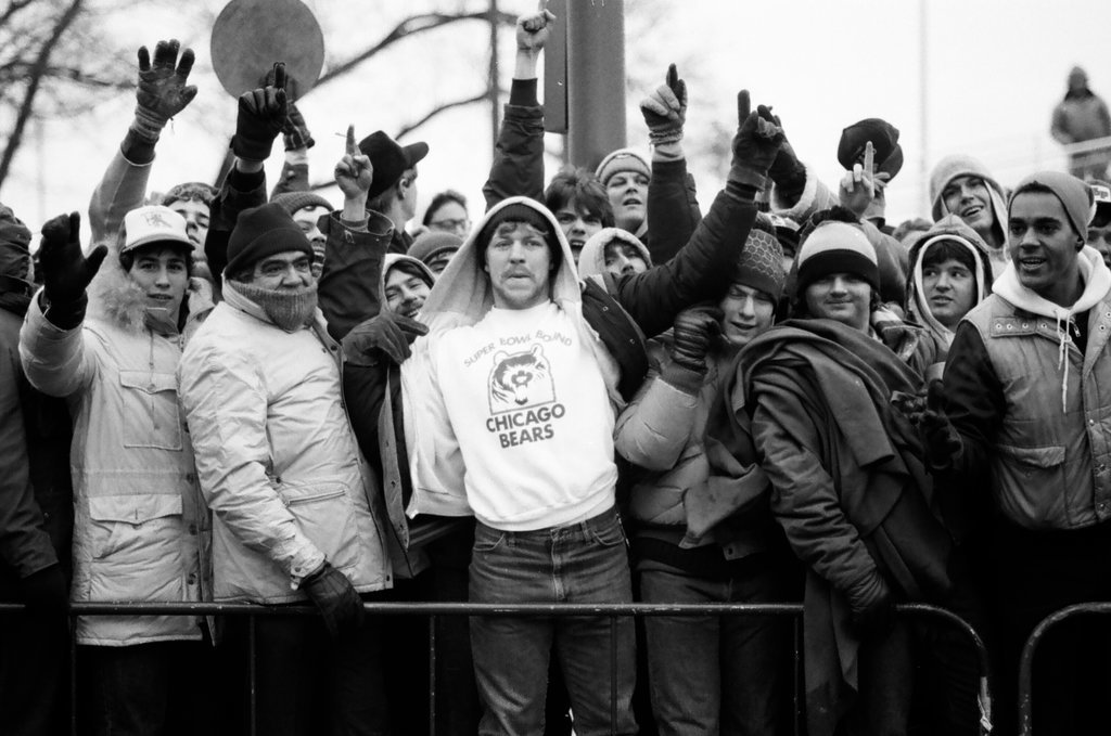 Chicago Bears fans line up for playoff tickets - Nancy Stuenkel for Chicago Sun-Times