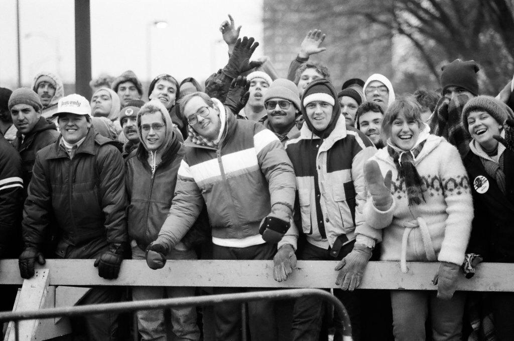 Chicago Bears fans line up for playoff tickets - Nancy Stuenkel for Chicago Sun-Times