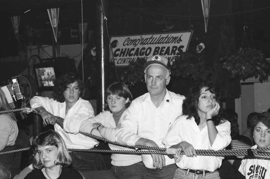 Bears fans at Ultimate Sports Bar - Don Bierman for Chicago Sun-Times
