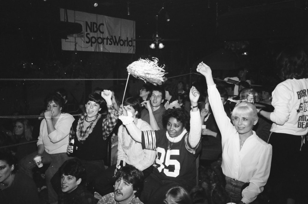 Bears fans at Ultimate Sports Bar - Don Bierman for Chicago Sun-Times