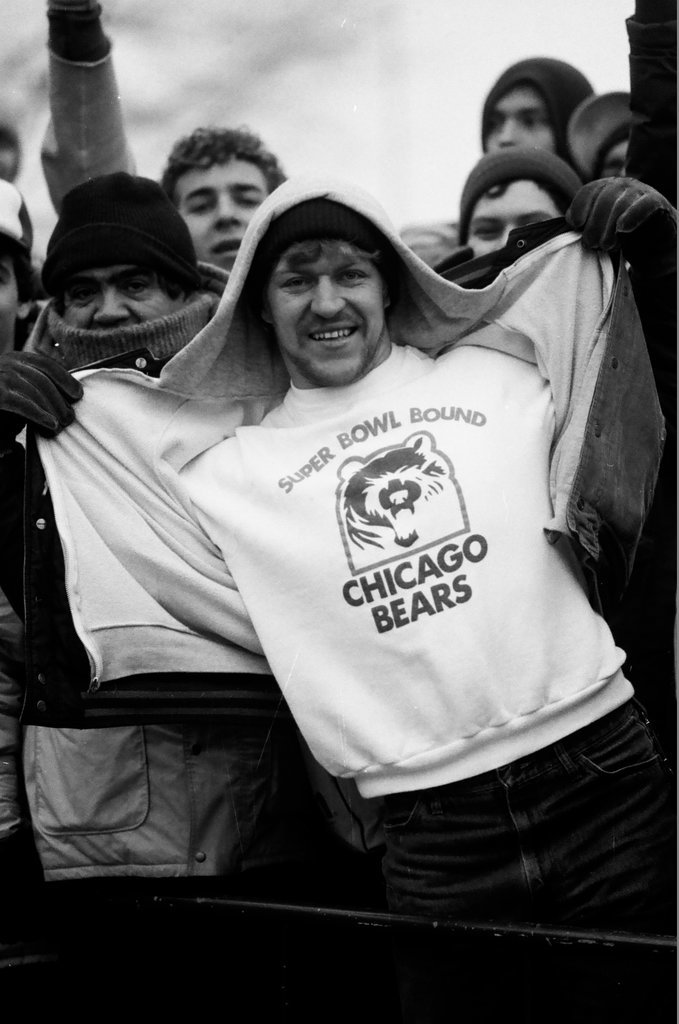 Chicago Bears fans line up for playoff tickets - Nancy Stuenkel for Chicago Sun-Times