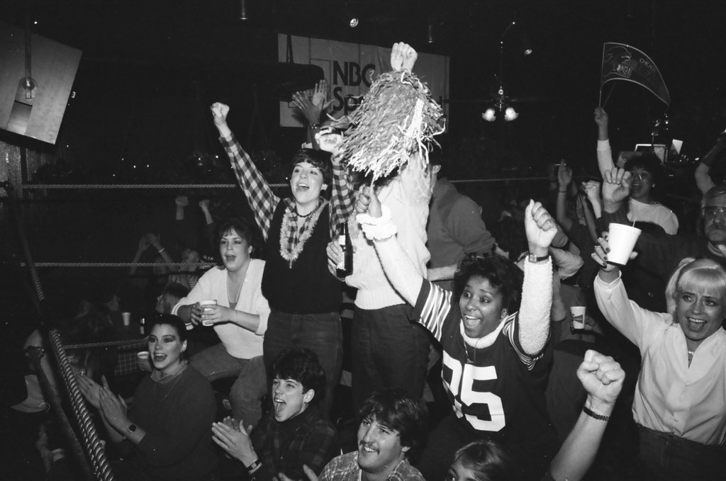 Bears fans at Ultimate Sports Bar - Don Bierman for Chicago Sun-Times