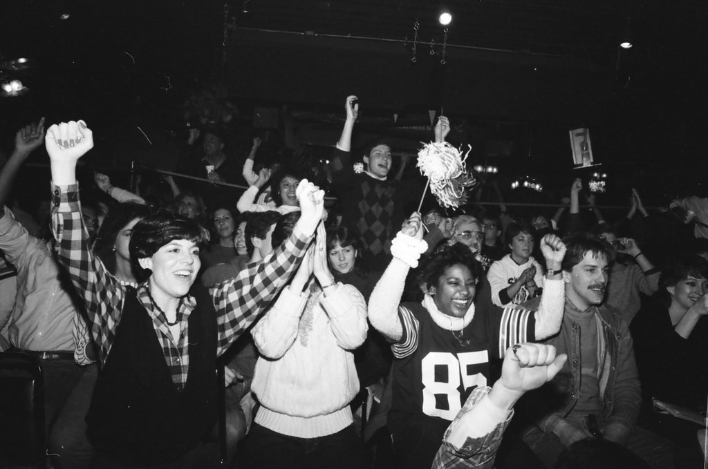 Bears fans at Ultimate Sports Bar - Don Bierman for Chicago Sun-Times