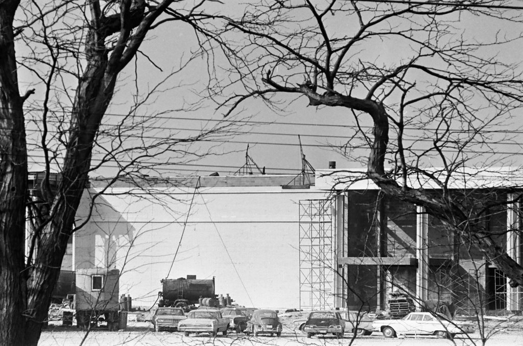 Montgomery Wards under construction in Lombard - Jack Lenahan for Chicago Sun-Times