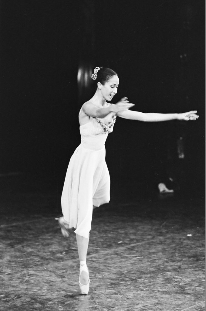 Harlem Dance Group ballet rehearsal - John Tweedle for Chicago Sun-Times