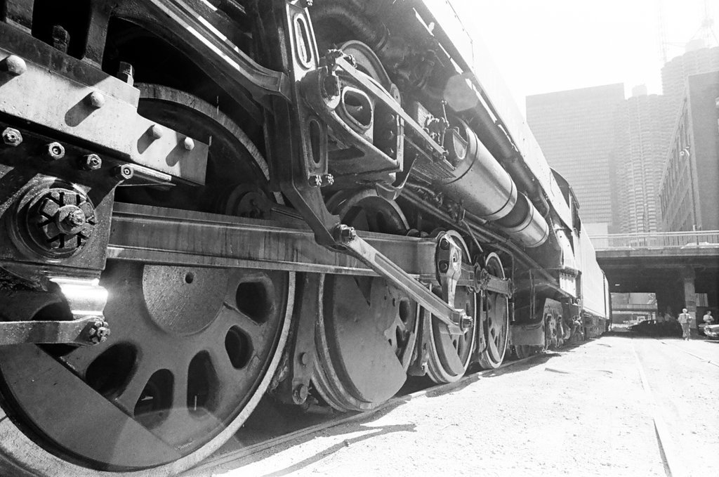 Freedom Train on its way to Navy Pier - Perry C. Riddle for Chicago Sun-Times
