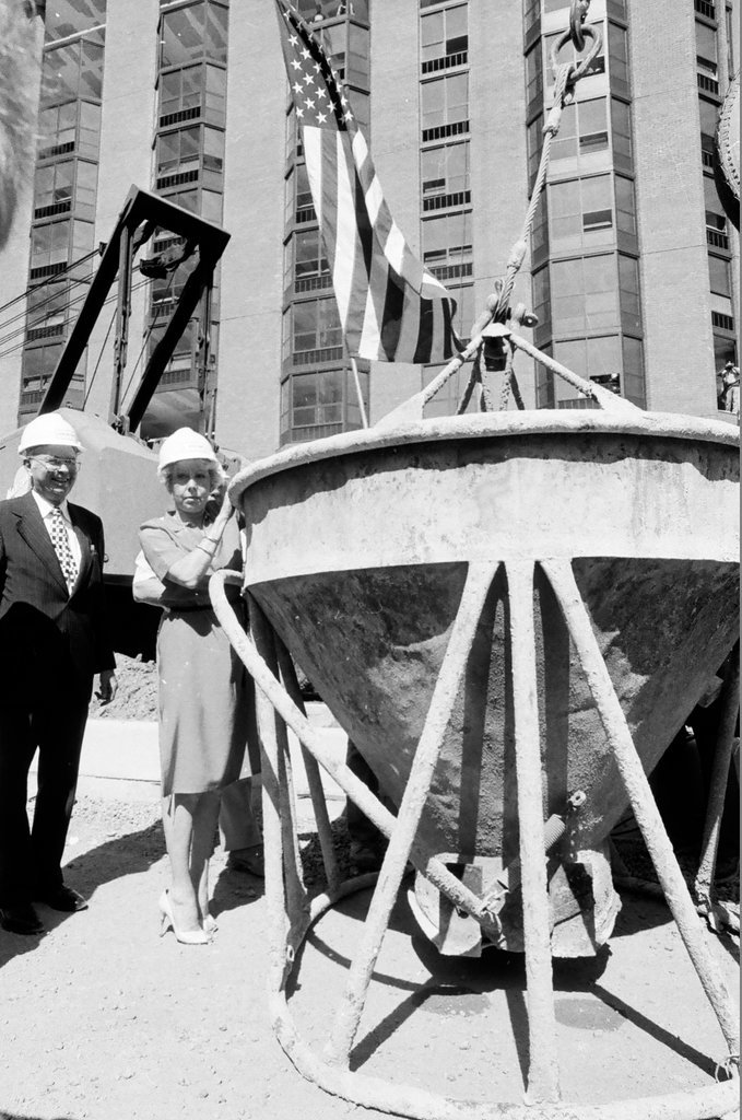 Dearborn Park topping off ceremony - Jerry Tomaselli for Chicago Sun-Times