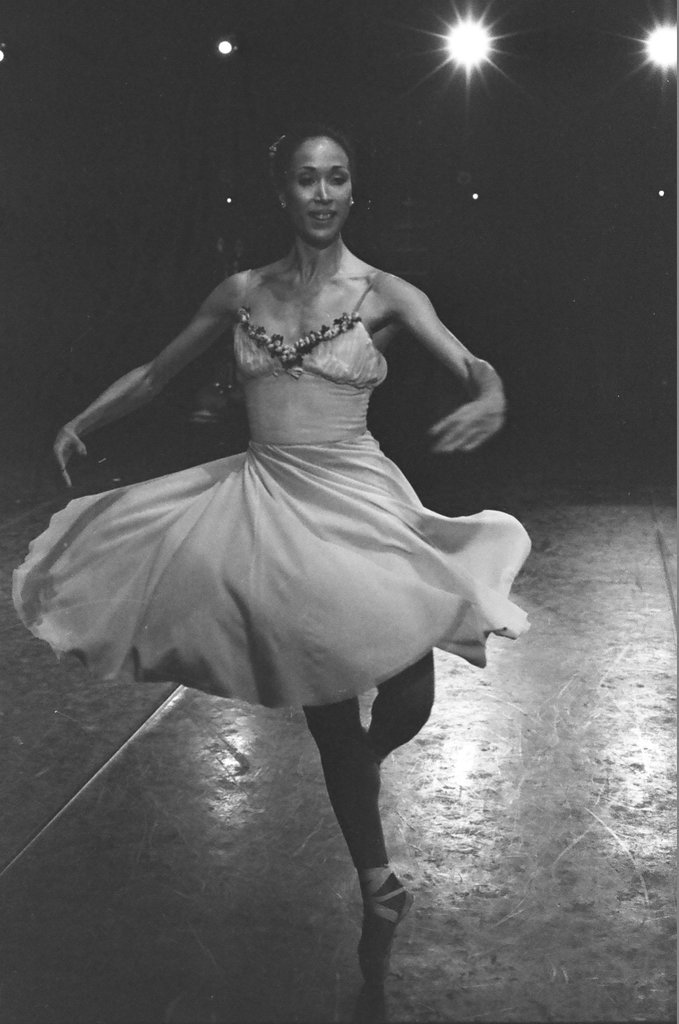 Harlem Dance Group ballet rehearsal - John Tweedle for Chicago Sun-Times