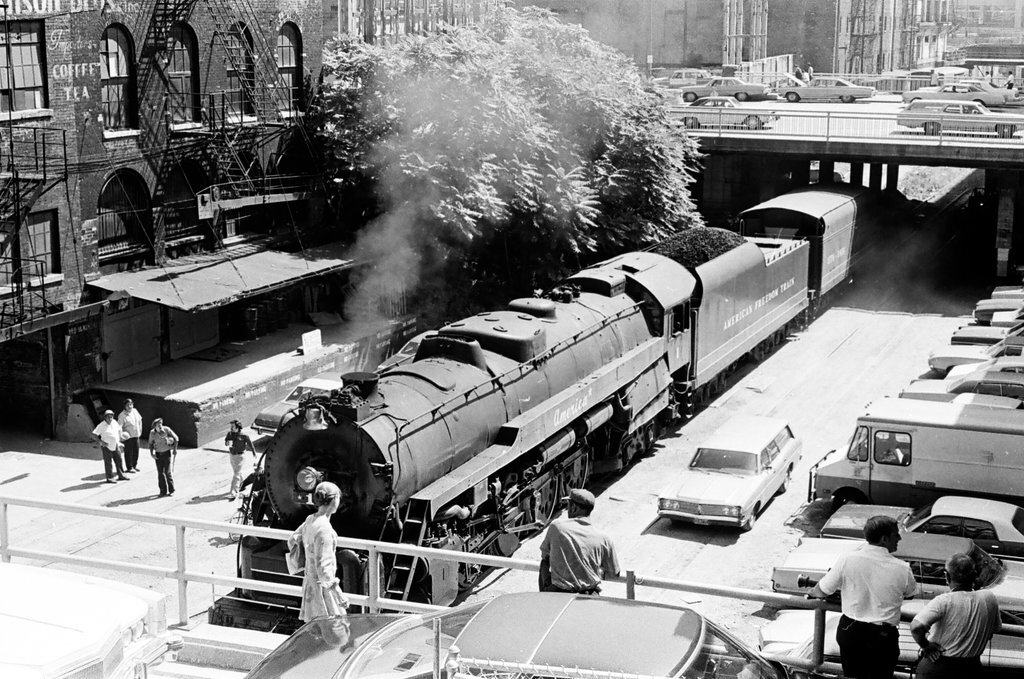 Freedom Train on its way to Navy Pier - Perry C. Riddle for Chicago Sun-Times
