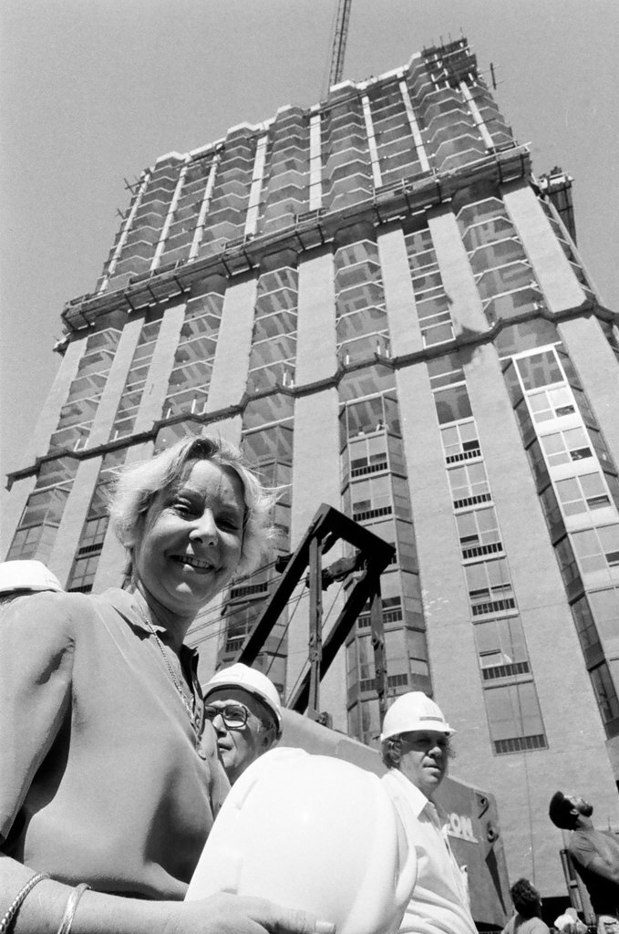 Dearborn Park topping off ceremony - Jerry Tomaselli for Chicago Sun-Times