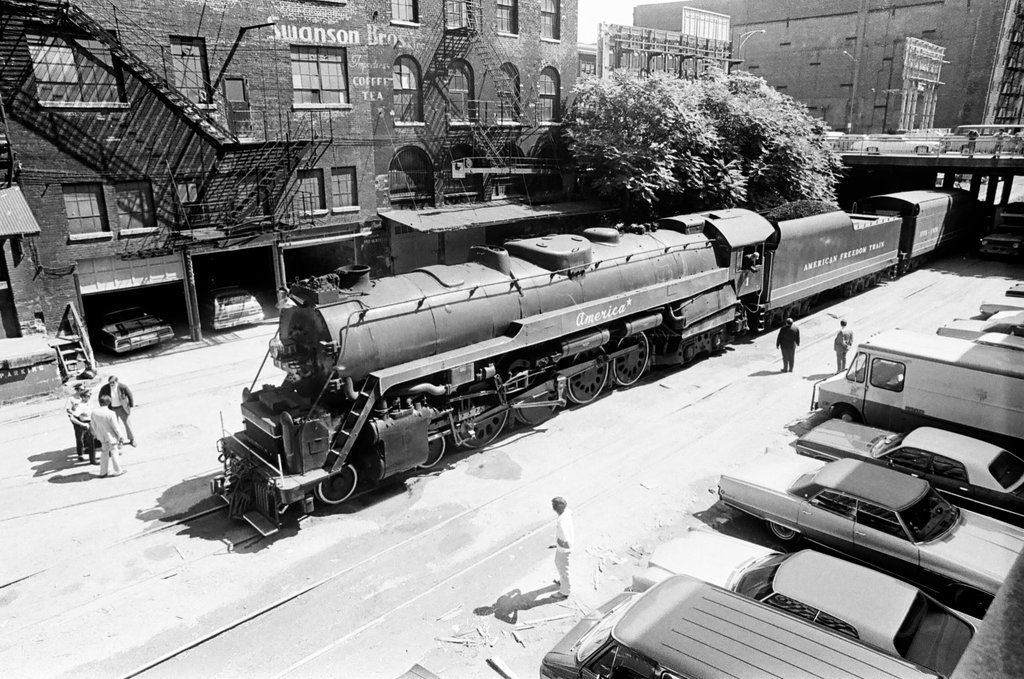 Freedom Train on its way to Navy Pier - Perry C. Riddle for Chicago Sun-Times