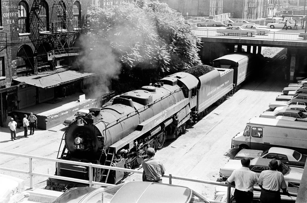 Freedom Train on its way to Navy Pier - Perry C. Riddle for Chicago Sun-Times