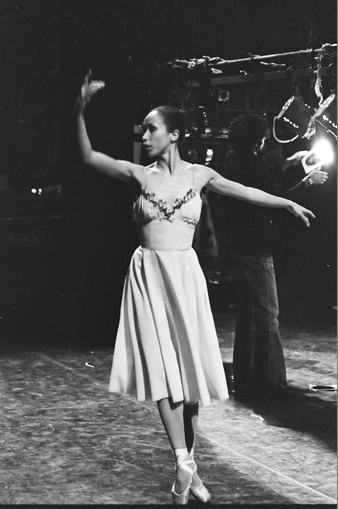 Harlem Dance Group ballet rehearsal - John Tweedle for Chicago Sun-Times