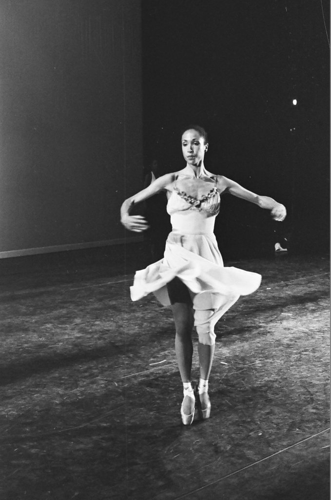 Harlem Dance Group ballet rehearsal - John Tweedle for Chicago Sun-Times