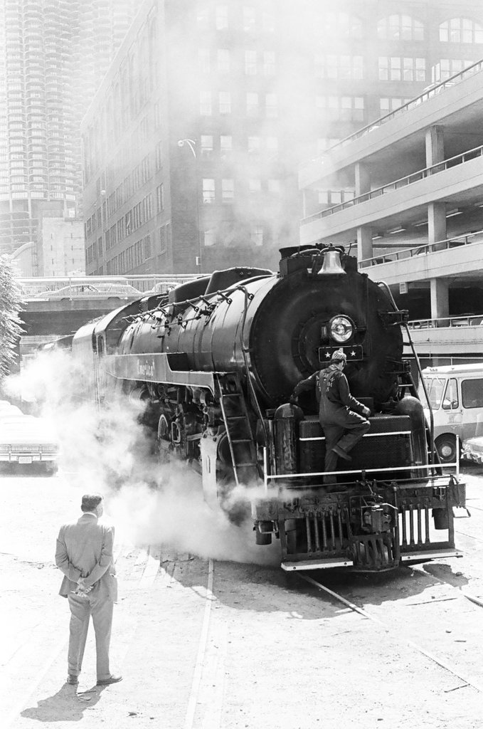 Freedom Train on its way to Navy Pier - Perry C. Riddle for Chicago Sun-Times
