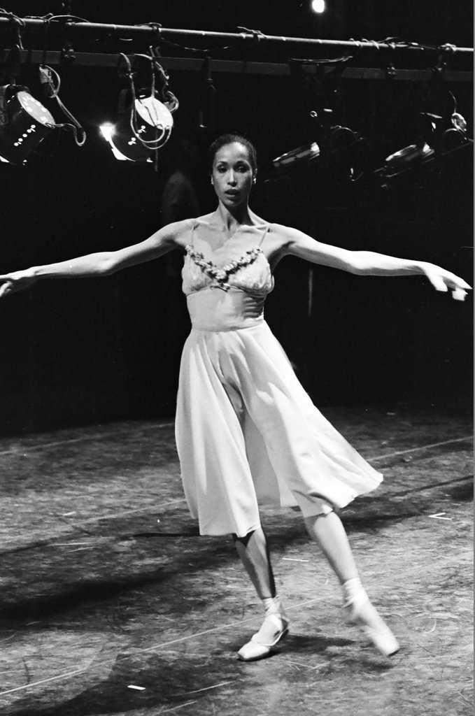 Harlem Dance Group ballet rehearsal - John Tweedle for Chicago Sun-Times