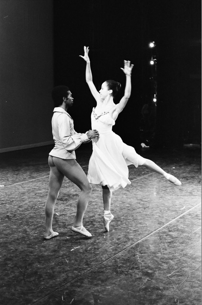 Harlem Dance Group ballet rehearsal - John Tweedle for Chicago Sun-Times