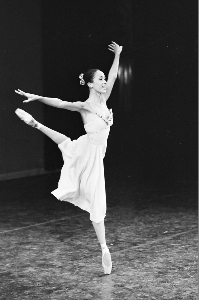 Harlem Dance Group ballet rehearsal - John Tweedle for Chicago Sun-Times