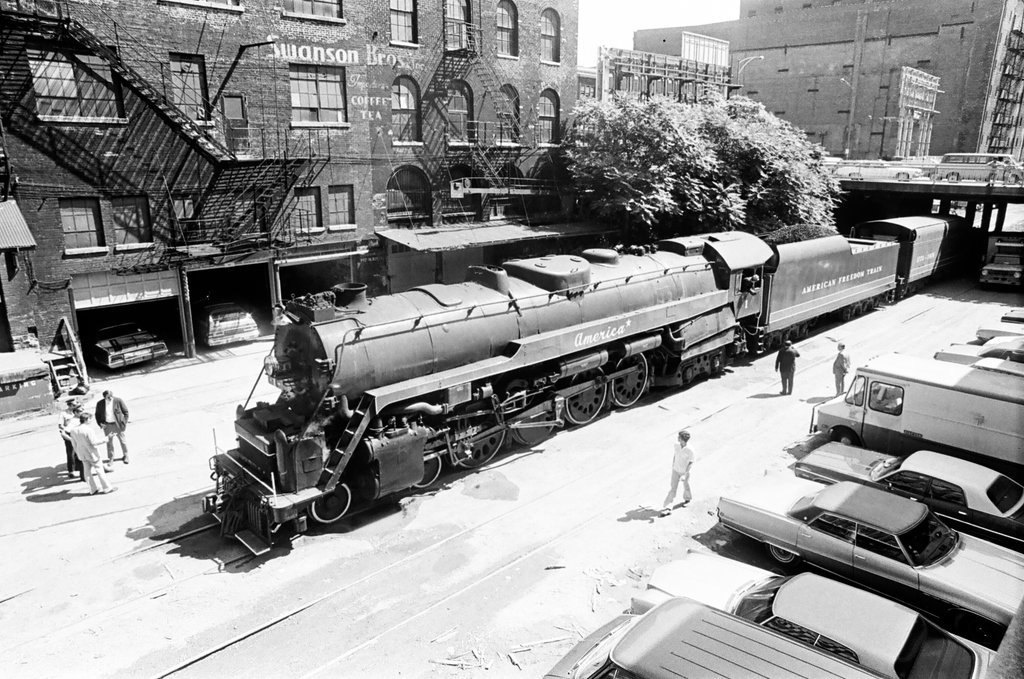 Freedom Train on its way to Navy Pier - Perry C. Riddle for Chicago Sun-Times