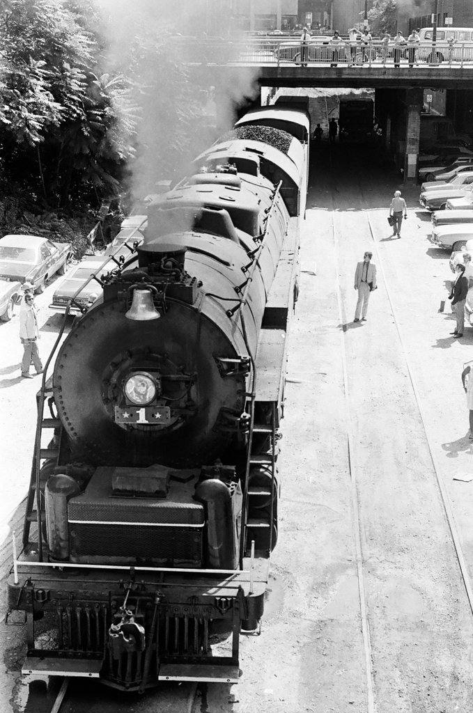 Freedom Train on its way to Navy Pier - Perry C. Riddle for Chicago Sun-Times