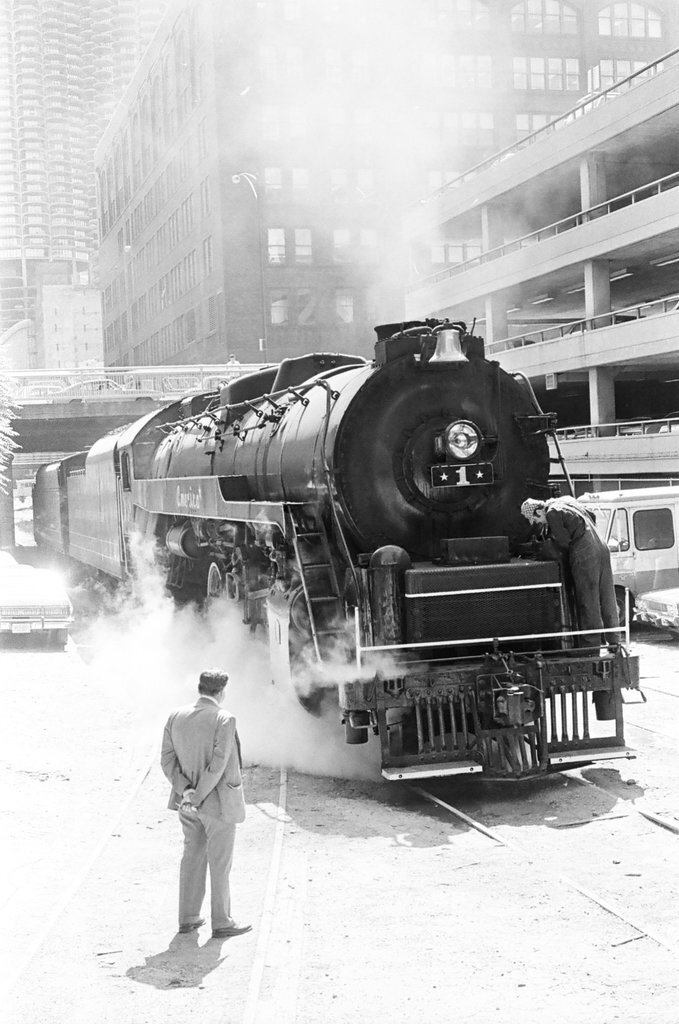 Freedom Train on its way to Navy Pier - Perry C. Riddle for Chicago Sun-Times