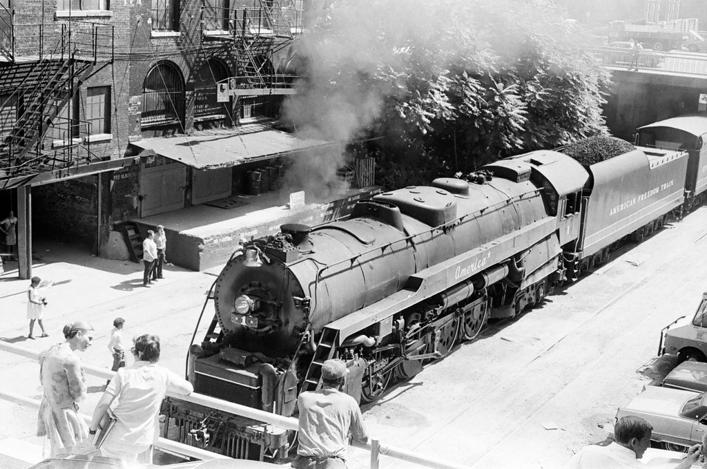 Freedom Train on its way to Navy Pier - Perry C. Riddle for Chicago Sun-Times