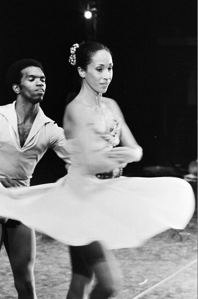 Harlem Dance Group ballet rehearsal - John Tweedle for Chicago Sun-Times